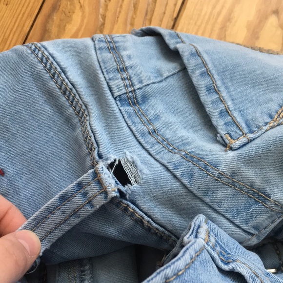 Wanna betta butt light wash distressed jeans - Picture 3 of 4
